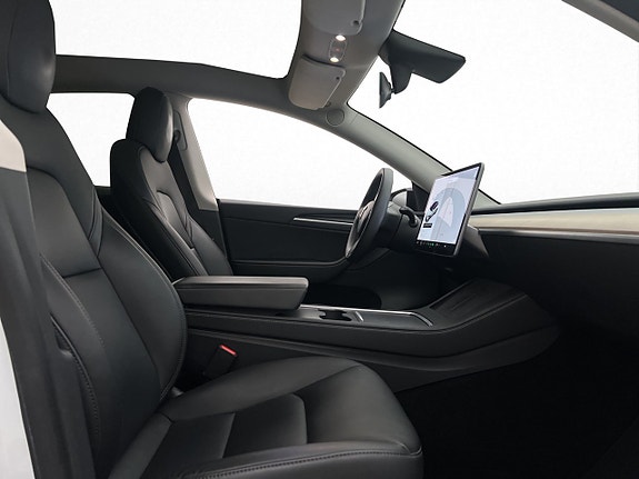 Tesla Model Y 9 of 30