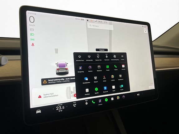 Tesla Model Y 23 of 30