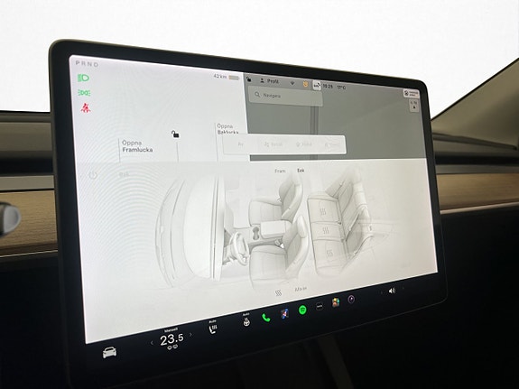Tesla Model Y 27 of 30