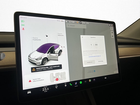 Tesla Model Y 26 of 30