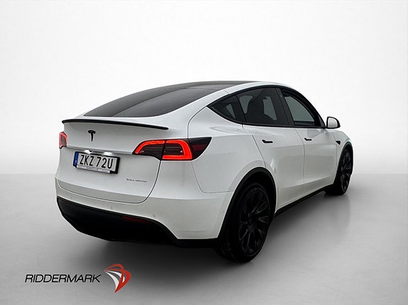 Tesla Model Y 8 of 30