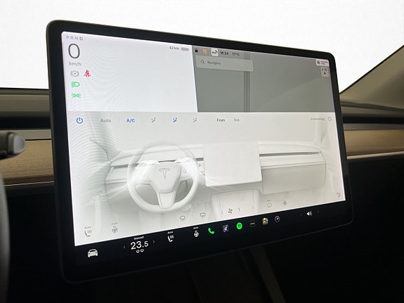 Tesla Model Y 25 of 30