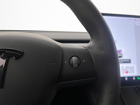 Tesla Model Y 20 of 30