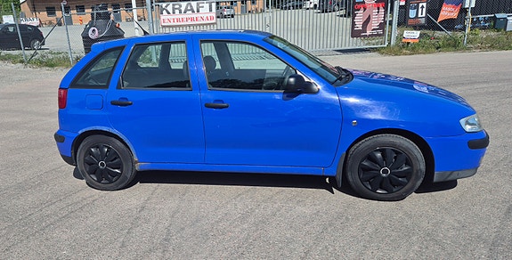 Seat Ibiza 4 of 5