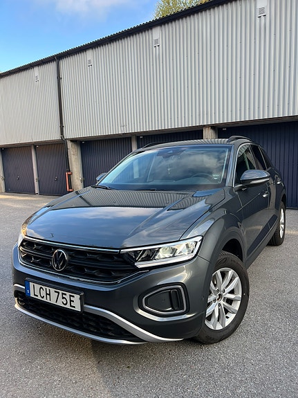 Volkswagen T-Roc 4 of 5