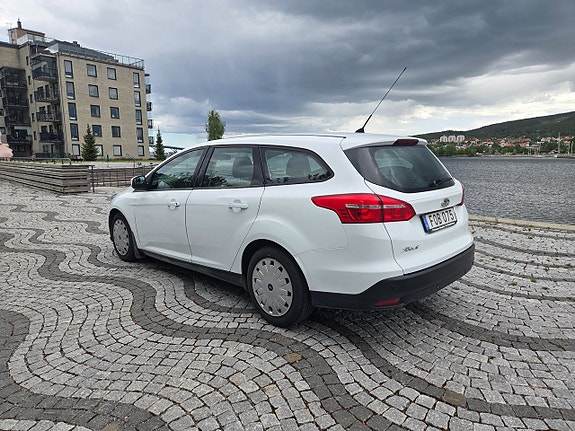 Ford Focus 5 of 8