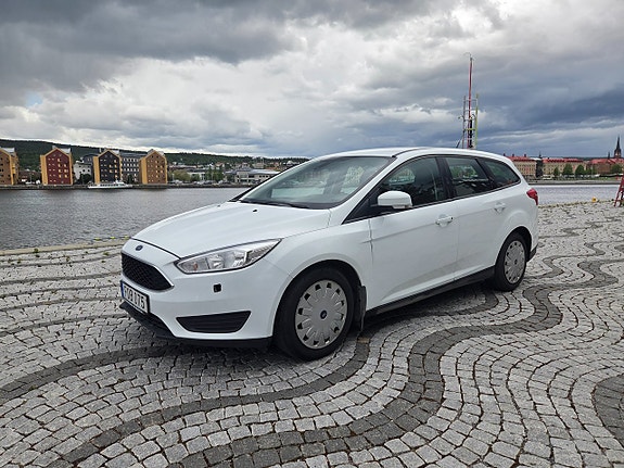 Ford Focus 2 of 8