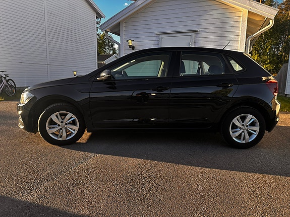 Volkswagen Polo 2 of 5