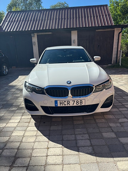 BMW 330e 2 of 5