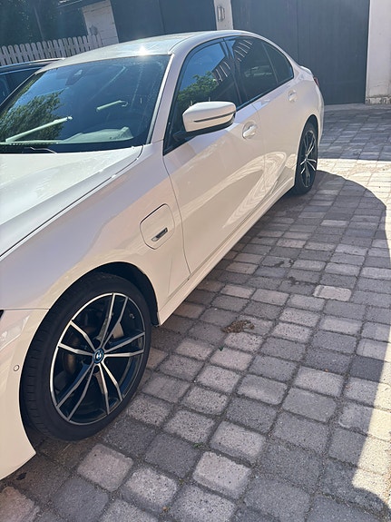 BMW 330e 5 of 5