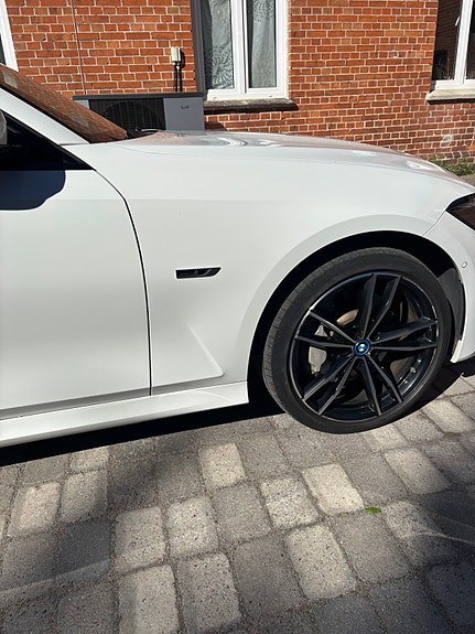 BMW 330e 4 of 5