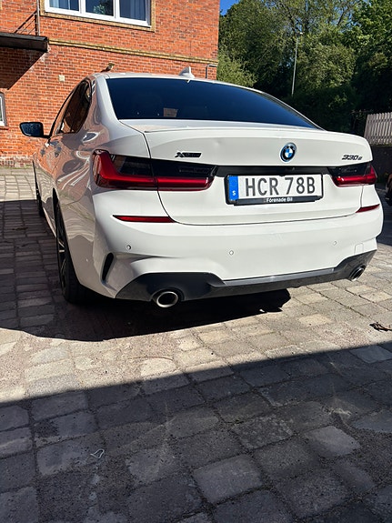 BMW 330e 3 of 5