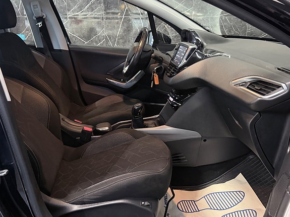Peugeot 2008 11 of 13