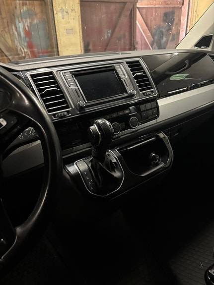 Volkswagen Multivan 8 of 11