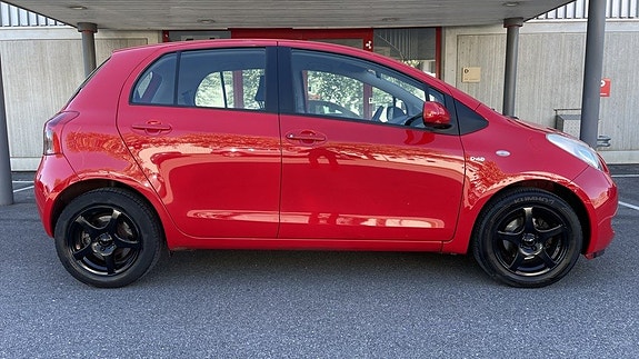 Toyota Yaris 3 of 16