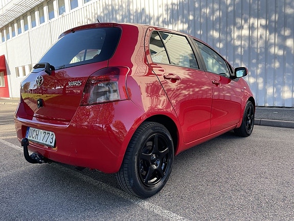 Toyota Yaris 5 of 16
