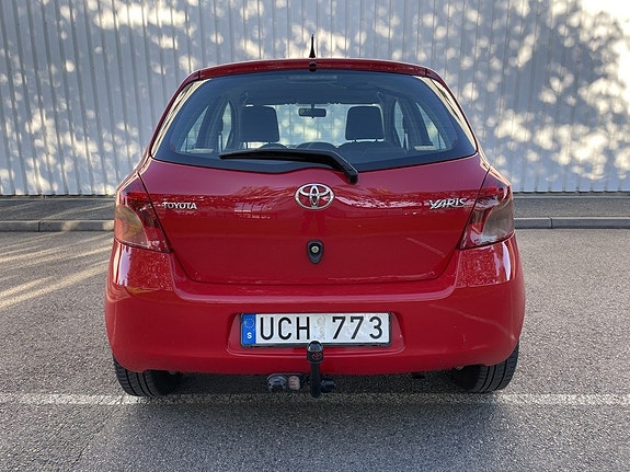 Toyota Yaris 6 of 16