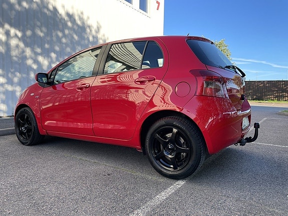 Toyota Yaris 7 of 16