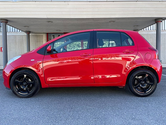 Toyota Yaris 4 of 16