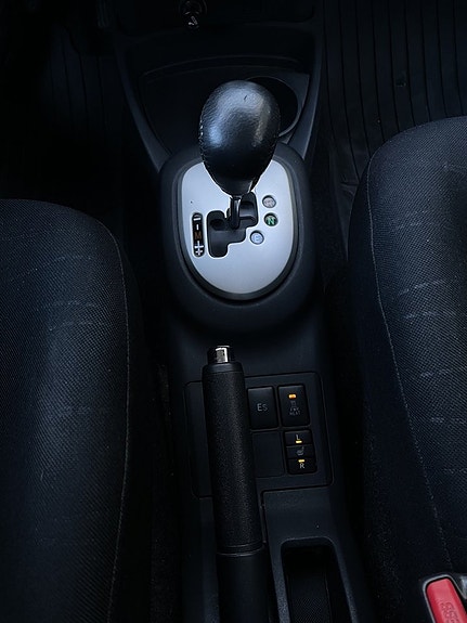 Toyota Yaris 12 of 16