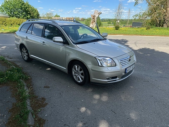 Toyota Avensis 3 of 5