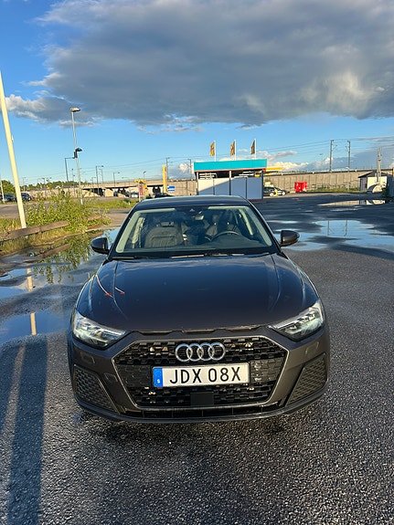 Audi A1 2 of 5