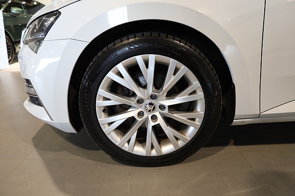 Skoda Superb 7 of 30