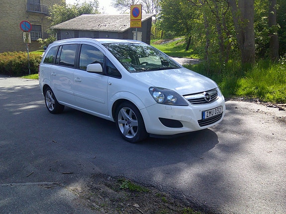 Opel Zafira 2 of 5