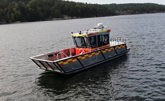 SEACORE C9i - Arbetsbåt / Transportbåt / Dykbåt / Brandbåt 5 of 12
