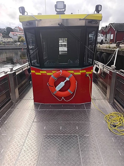 SEACORE C9i - Arbetsbåt / Transportbåt / Dykbåt / Brandbåt 11 of 12