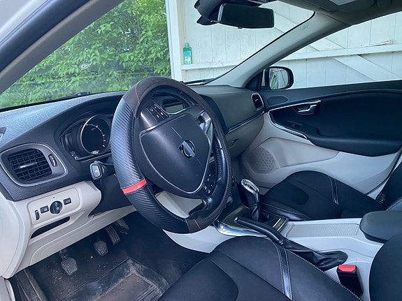 Volvo V40 2 of 2