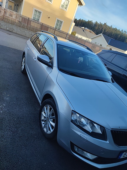 Skoda Octavia 2 of 5
