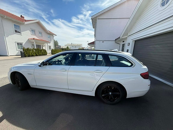 BMW 520d 2 of 5