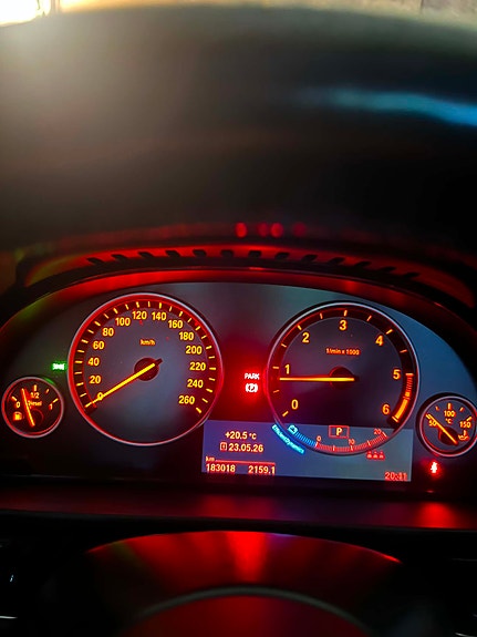 BMW 520d 4 of 5