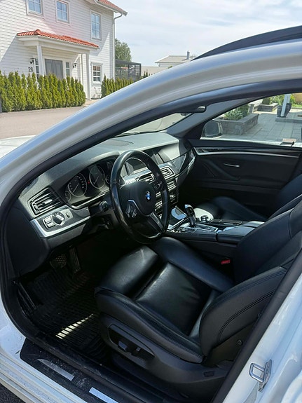 BMW 520d 3 of 5