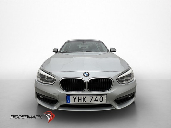 BMW 118i 2 of 5
