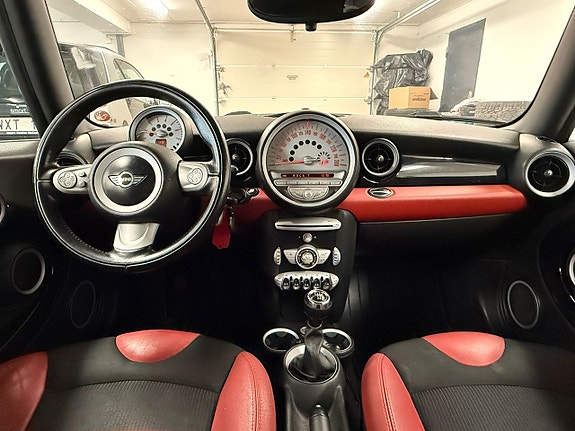 MINI Cooper 14 of 21