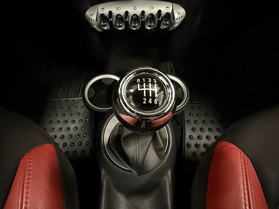 MINI Cooper 19 of 21