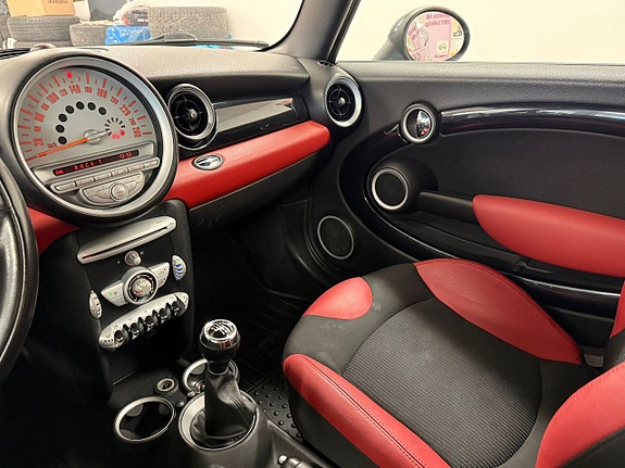 MINI Cooper 16 of 21