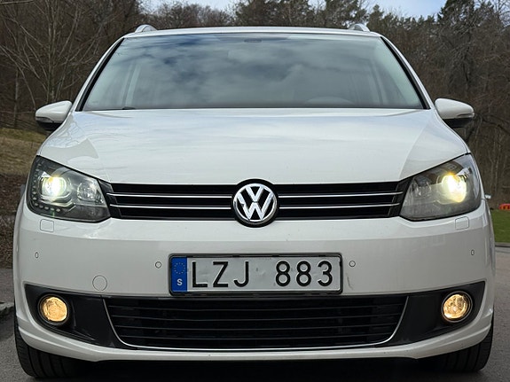 Volkswagen Touran 2 of 5