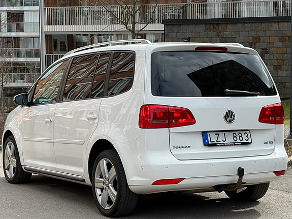 Volkswagen Touran 3 of 5