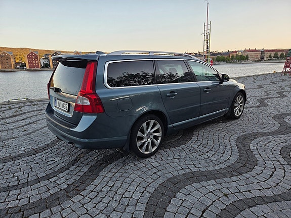 Volvo V70 4 of 5