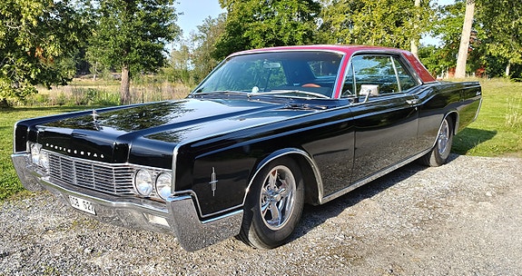 Lincoln Continental 2 of 5