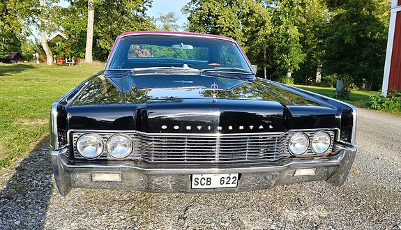 Lincoln Continental 5 of 5