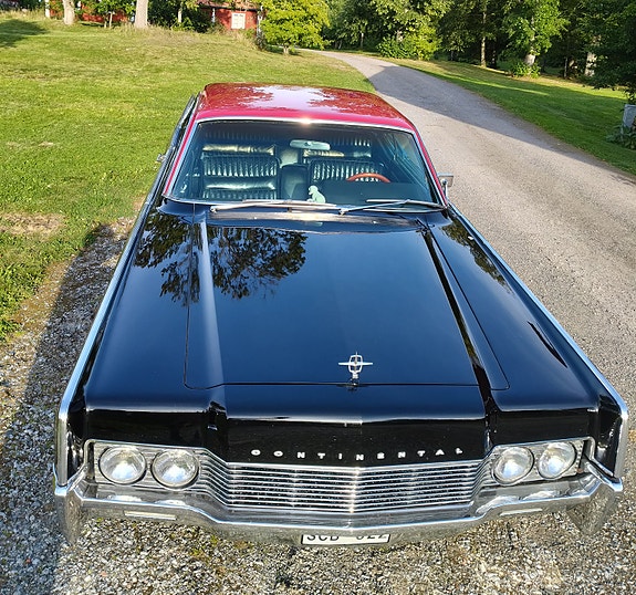 Lincoln Continental 4 of 5