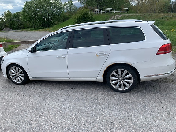 Volkswagen Passat 2 of 5
