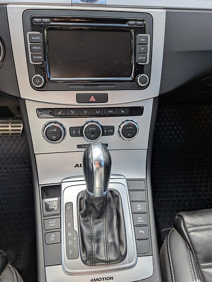 Volkswagen Passat Alltrack 3 of 5