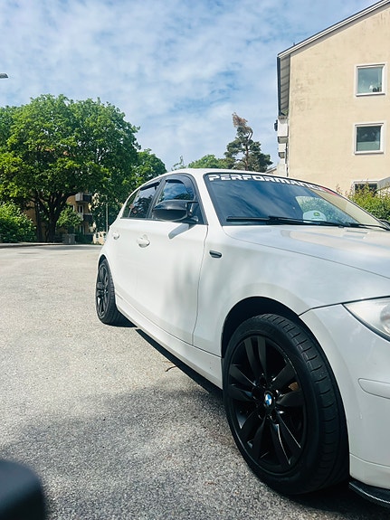 BMW 116i 2 of 5