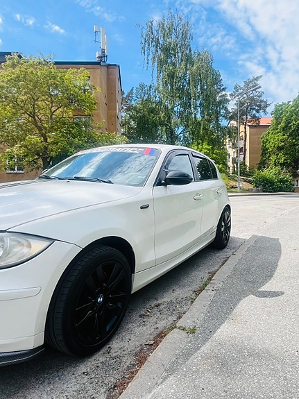 BMW 116i 4 of 5