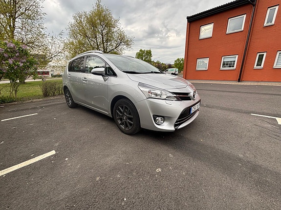 Toyota Verso 2 of 5